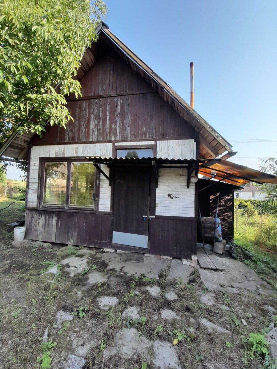 Na prodej pozemek s chatou v územním plánu veden k výstavbě.