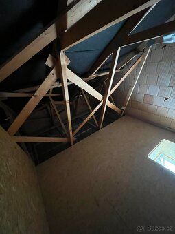 Nabízíme k pronájmu novostavbu garáže s elektricky ovládaným