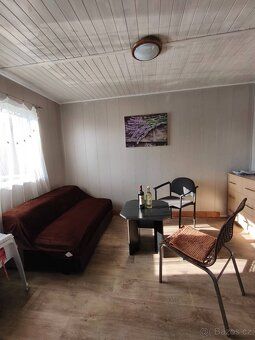 Nabízíme k prodeji chatu o zastavěné ploše 16 m² se zahradou