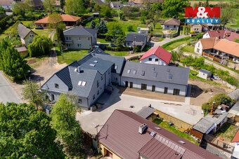 Nabízíme k pronájmu moderní světlý mezonetový byt 2+kk o uži