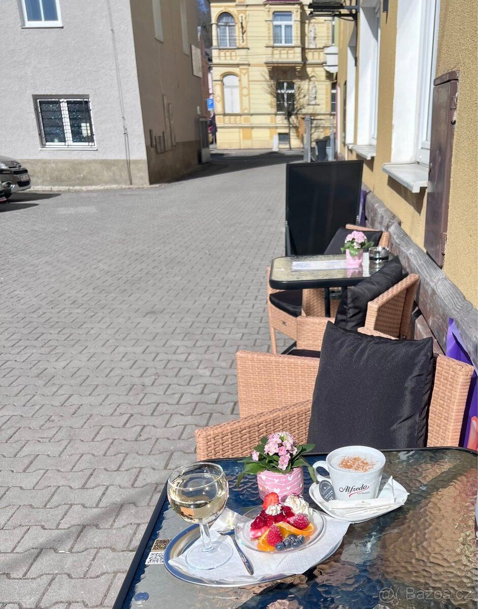 Zvažujeme přenechání za odstupné, vybavenou a zavedenou kavá