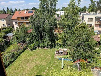 Nabízíme k pronájmu slunný byt 1+1 o výměře 46 m² v cihlovém