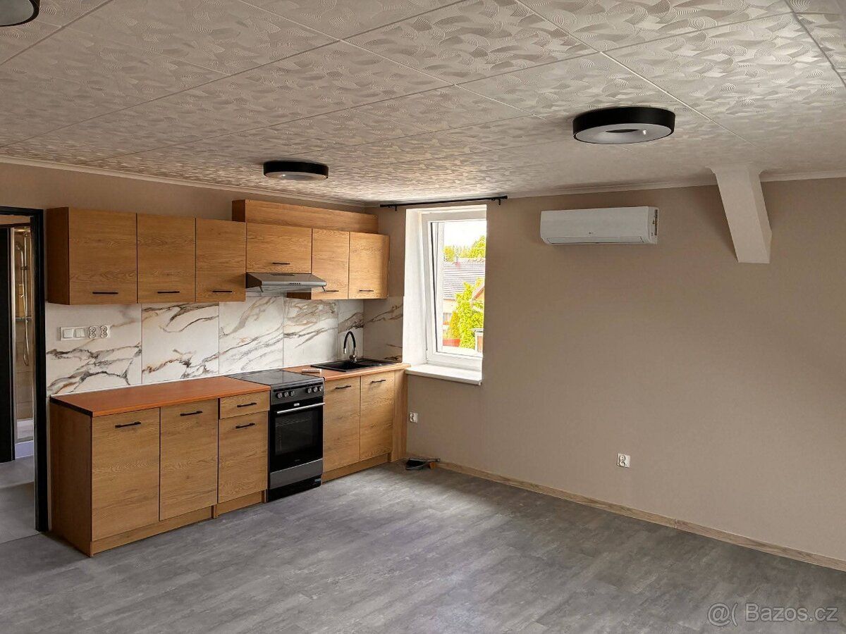 Pronájmu velký, klimatizovaný byt 2+kk. 16 000,- + 3000 ener