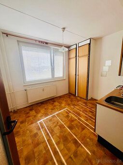 Nabízíme k pronájmu bytovou jednotku 2+1 s balkonem o veliko