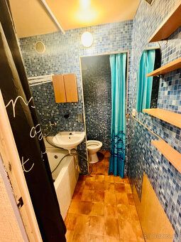 Nabízíme k pronájmu bytovou jednotku 2+1 s balkonem o veliko