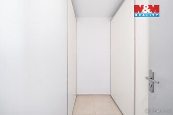 Nabízíme k pronájmu příjemný a slunný byt o dispozici 2+kk a