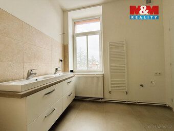 Nabízíme ke koupi prostorný byt 3+1 o užitné ploše 72m² v kl