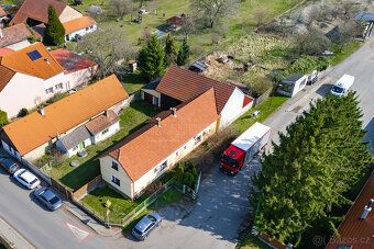 Nabízíme k prodeji rodinný dům v obci Ohaře, okres Kolín. Id