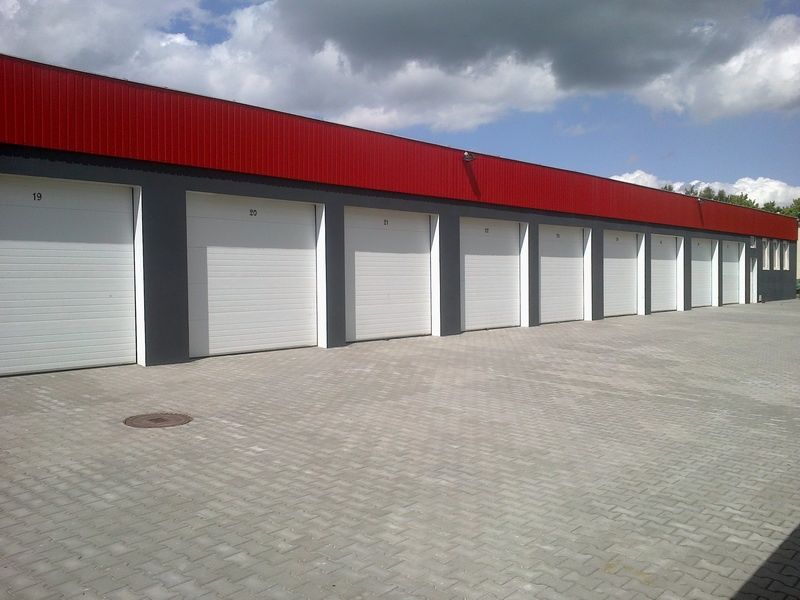 Prodám garáž (sklad) , 25m2, garáž je součást ( vestavba) že