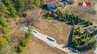 Nabízíme k prodeji pozemek o rozloze 1276 m², ideální pro vý