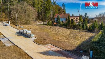 Nabízíme k prodeji pozemek o rozloze 1276 m², ideální pro vý