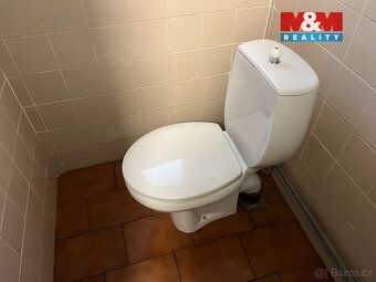 Nabízíme k pronájmu nevytápěné nebytové prostory v centru Pa