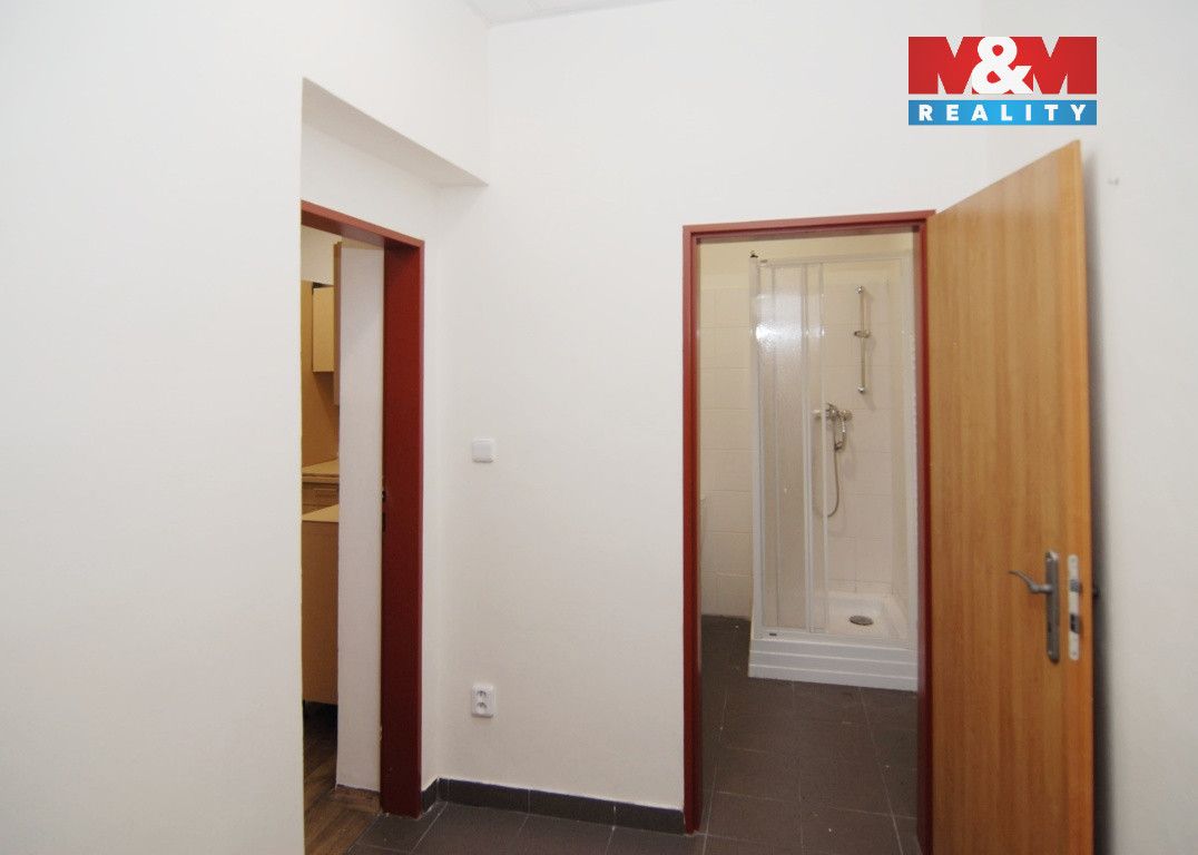 V zastoupení majitele nabízíme pronájem garsonky v cihlovém 