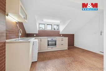 Nabízíme na prodej rodinný dům o dvou bytových jednotkách s 