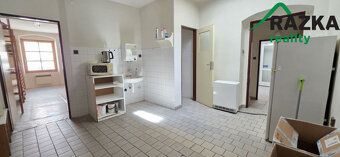 V exkluzivním zastoupení Vám nabízím k prodeji řadový, částe