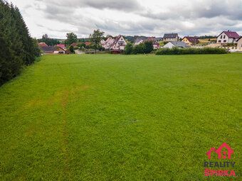 Nabízíme k prodeji stavební pozemek o výměře 3114 m2 v obci 