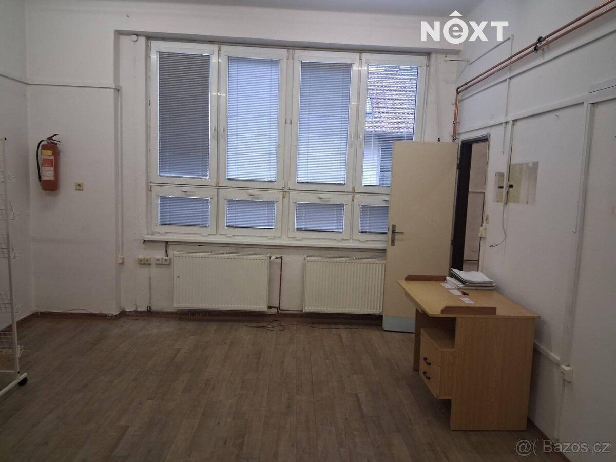 Pronájem obchodního prostoru / kanceláří 80 m² – Pražská tří