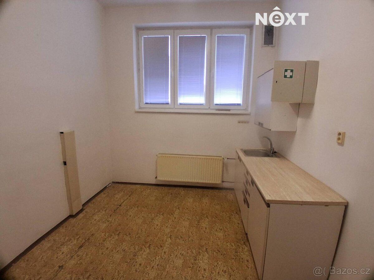 Pronájem obchodního prostoru / kanceláří 80 m² – Pražská tří