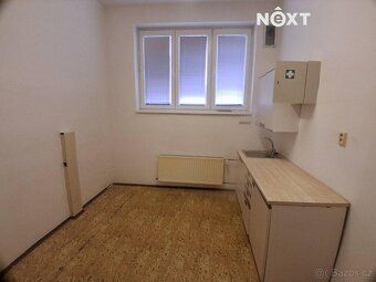 Pronájem obchodního prostoru / kanceláří 80 m² – Pražská tří