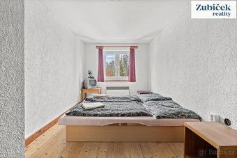Nabízíme na prodej bývalý hotel Bumbálka s rozsáhlými pozemk