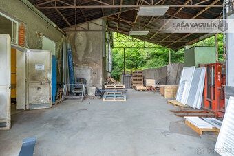 V průmyslové části Vsetína, v zavedeném areálu bývalé Zbrojo