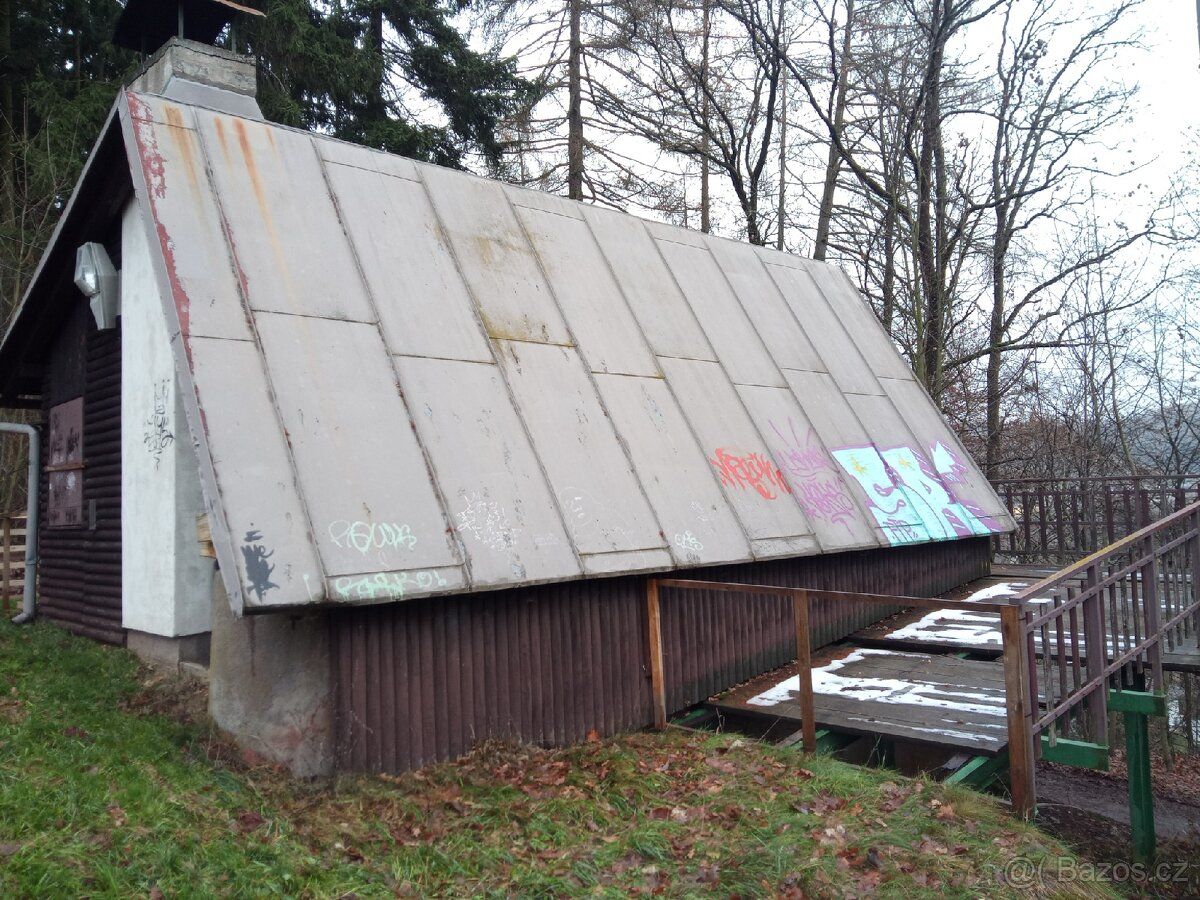 Reklamní plocha K dispozici 8.5 x 3.5 metrů stožár 8 metrů.N