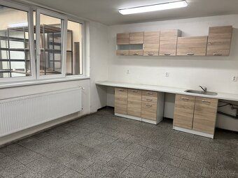 Pronájem výrobních a skladových prostor 720 m² – Ruprechtov 
