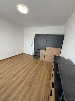 Prodám slunný, moderní byt 2+1 s klimatizací a šatnou v nejž