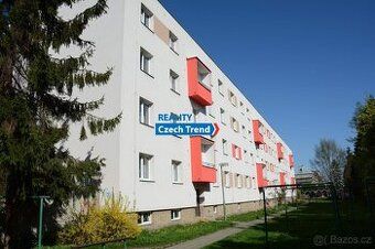 Nabízíme spolubydlení v třílůžkovém pokoji v prvorepublikové