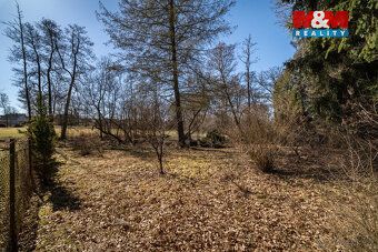 Nabízíme k prodeji chatu o výměře 35 m² na vlastním oplocené