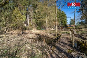 Nabízíme k prodeji chatu o výměře 35 m² na vlastním oplocené