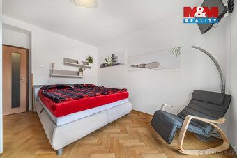 Nabízíme k prodeji světlý a velmi prostorný byt 3+1 o ploše 