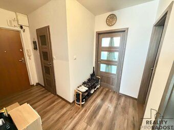 K pronájmu nabízíme prostorný a světlý byt o dispozici 3+1, 