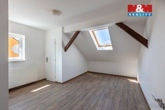 Prodej rodinného domu 4+kk, 127 m², Louny – garáž, dvougener
