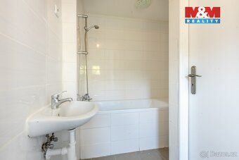 Prodej rodinného domu 4+kk, 127 m², Louny – garáž, dvougener
