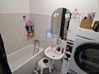 Nabízíme k pronájmu prostorný byt o dispozici 3+kk a celkové