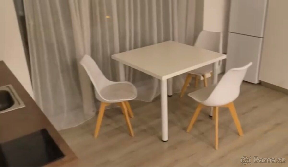 Nabízím k pronájmu pěkný byt 1+kk v centru Mladé Boleslavi. 