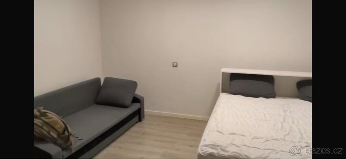 Nabízím k pronájmu pěkný byt 1+kk v centru Mladé Boleslavi. 