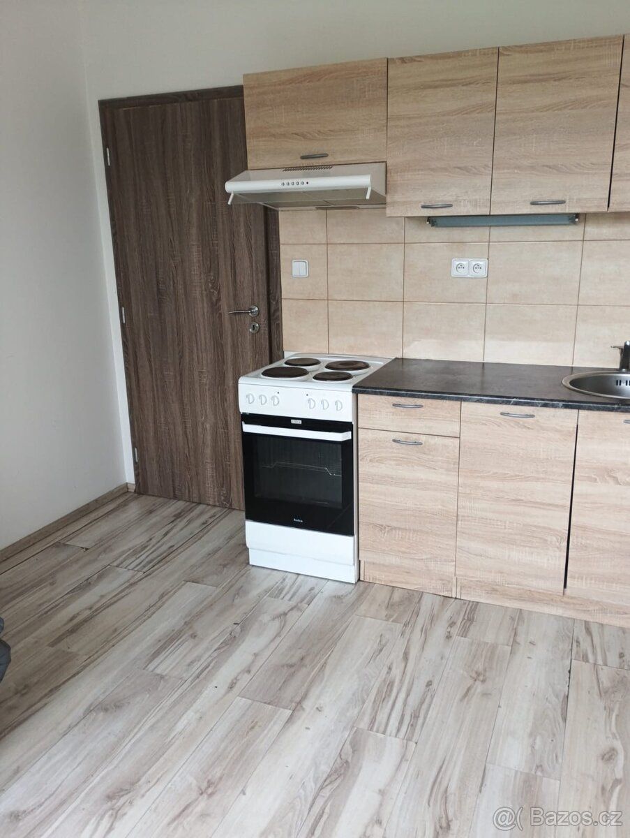 Nabízím k pronájmu atelier na adrese Wolkerova 2766, Kladno.