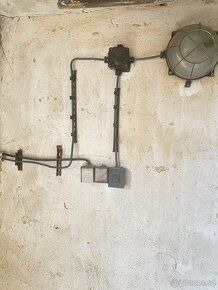 Pronájem garáže s elektrikou rozměr 2,80cm x6,30cm Karlovy V