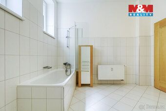 Pronájem bytu 2+kk, 67 m2, ve zvýšeném přízemí renovovaného 