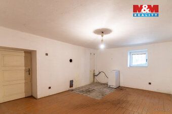 Nabízíme Vám ke koupi chalupu v obci Chobyně, ležící v maleb