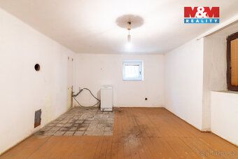 Nabízíme Vám ke koupi chalupu v obci Chobyně, ležící v maleb