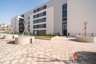 Krásný vzdušný byt 1+kk s balkonem a parkovacím stánímNabízí