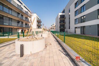 Krásný vzdušný byt 1+kk s balkonem a parkovacím stánímNabízí