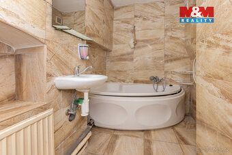 Nabízíme k prodeji prostorný rodinný dům v klidné části obce