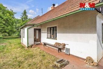 Nabízíme k prodeji samostatně stojící rodinný dům v klidné č