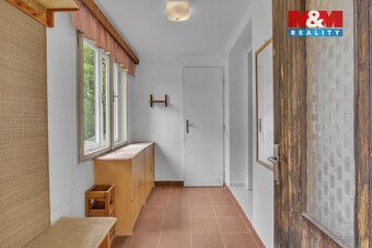 Nabízíme k prodeji samostatně stojící rodinný dům v klidné č