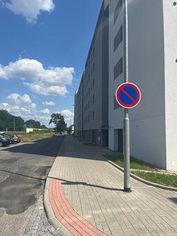 K dlouhodobému podnájmu nabízíme nový, prosluněný byt o disp