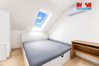Nabízíme k prodeji ideální polovinu rodinného domu v klidné 